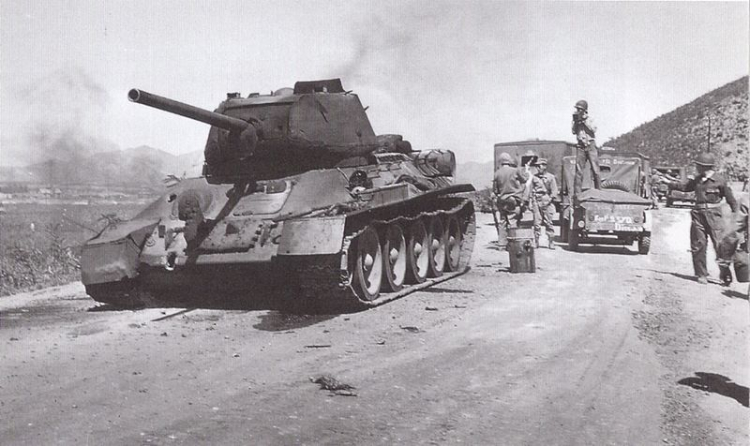 KNOCKED OUT RUSSIAN MAND T-34 TANK